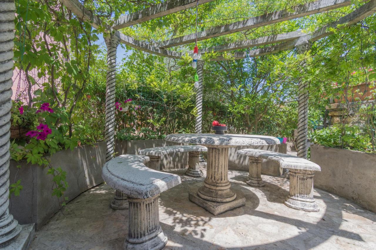 Secret Garden Apartment Пореч Экстерьер фото